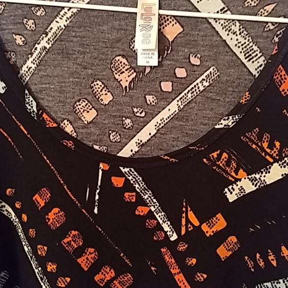 EUC LuLaRoe Perfect T Medium - Picture 2 of 5